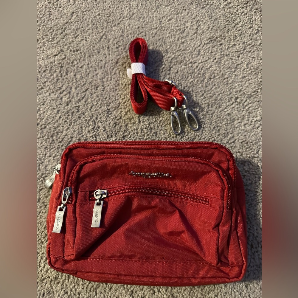 Baggallini triple zip bagg‎